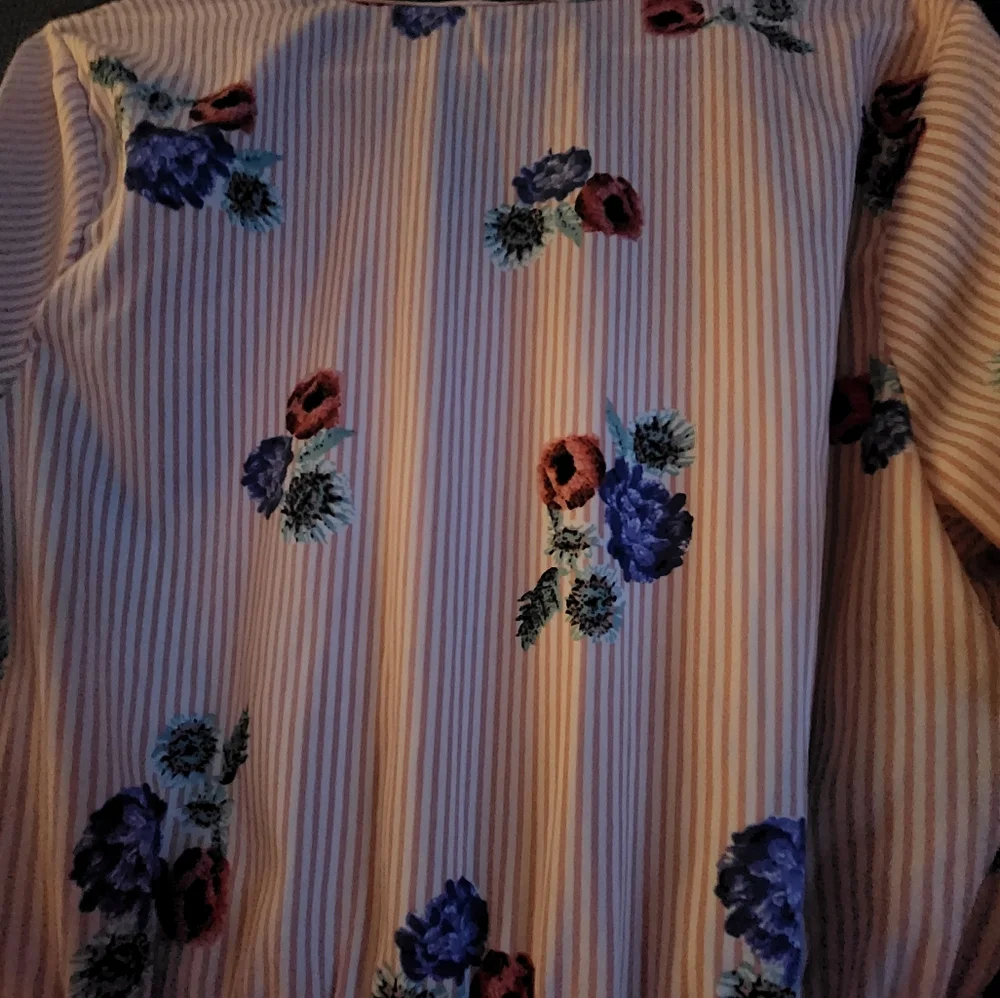 Soo cute Hint of blush baby pink flower dress.. - Picture 8 of 8